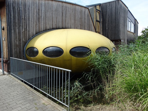 Futuro, Half, Frankfurt am Main - Visited 072616 - 3