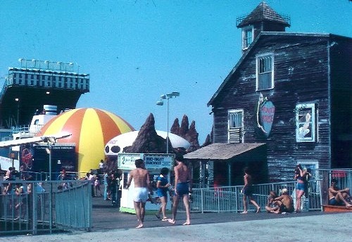 Greenwich Futuro On Morey's Pier - fredmahana.com - 4
