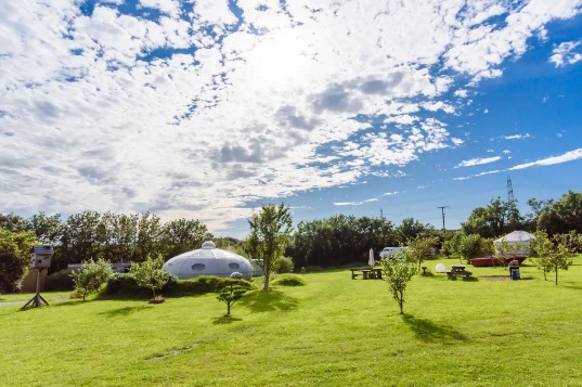 Futuro Lookalike - UK Airbnb Futuro Styled Flying Saucer 4